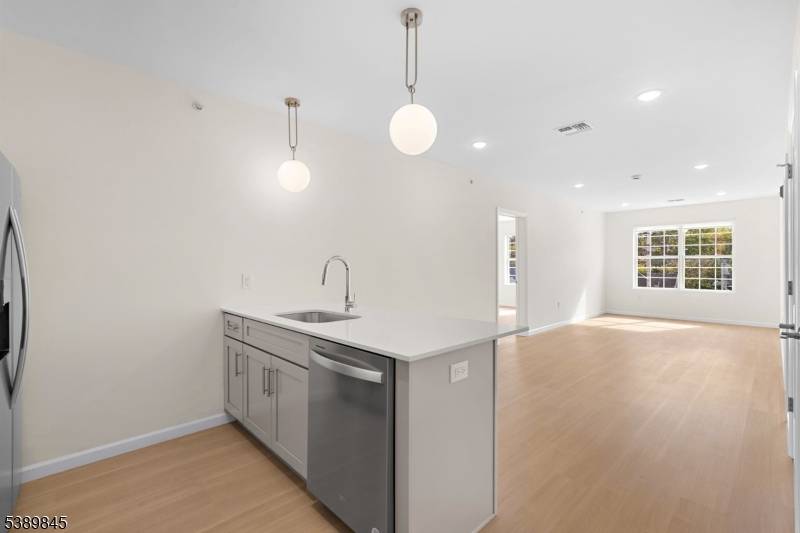 Morristown Town, NJ 07960,70 Ridgedale Ave #310