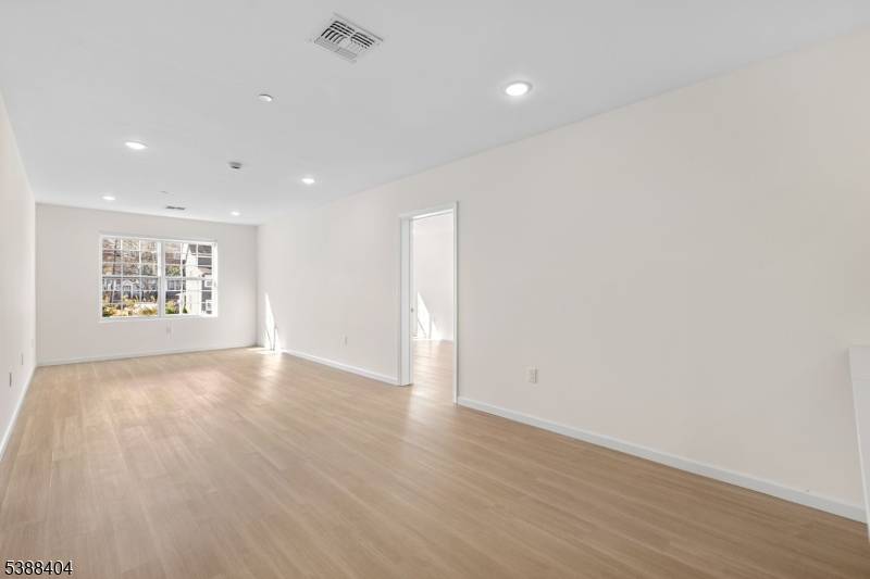 Morristown Town, NJ 07960,70 Ridgedale #204