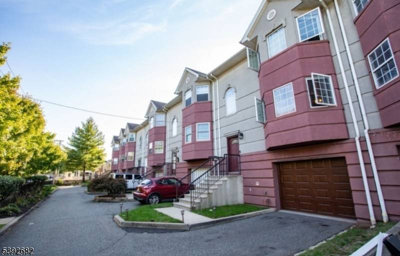 Newark City, NJ 07104,143 Mount Pleasant Ave