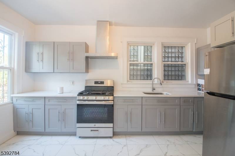 Irvington Twp., NJ 07111,93 21St St #1