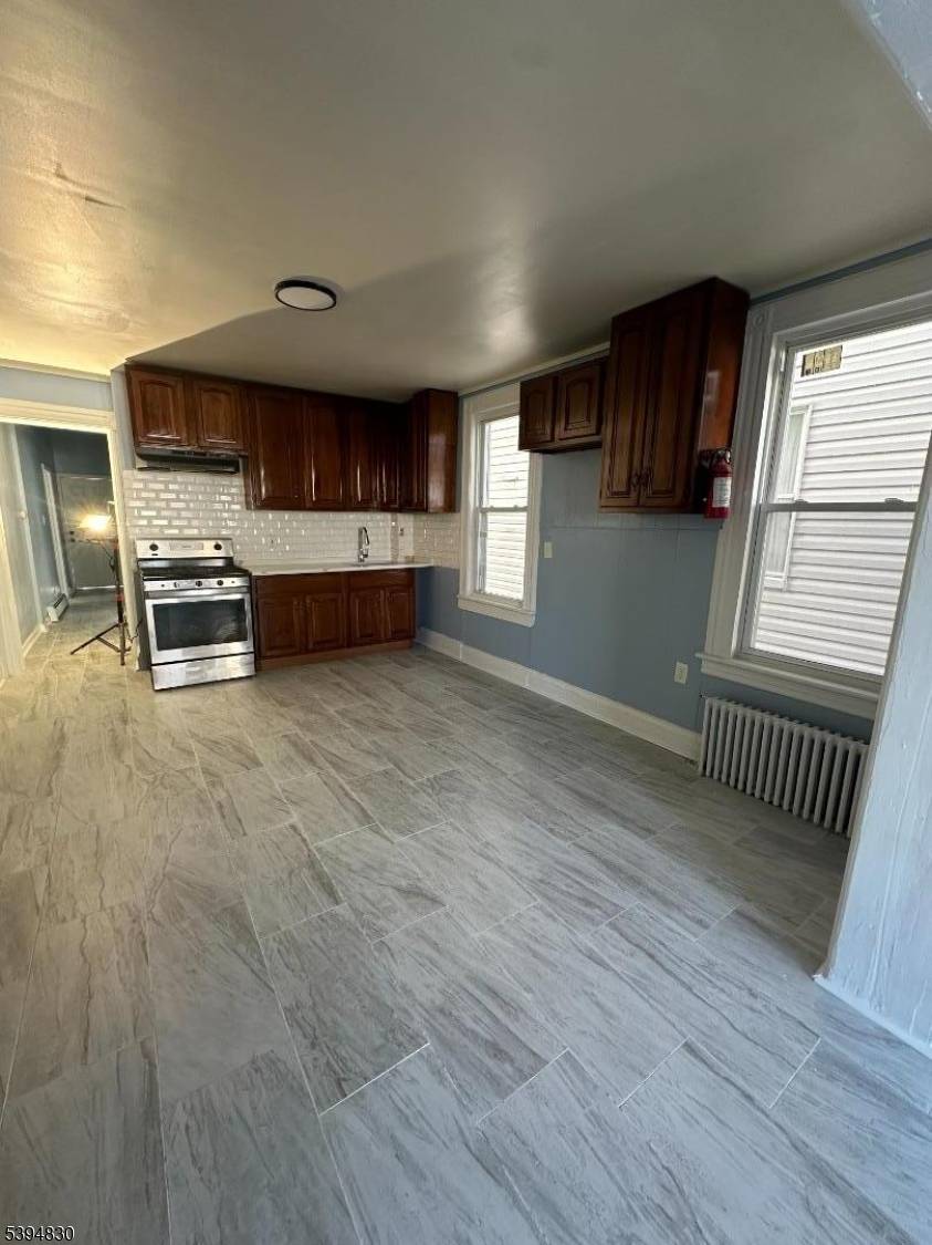 Paterson City, NJ 07514,334 11Th Ave #2