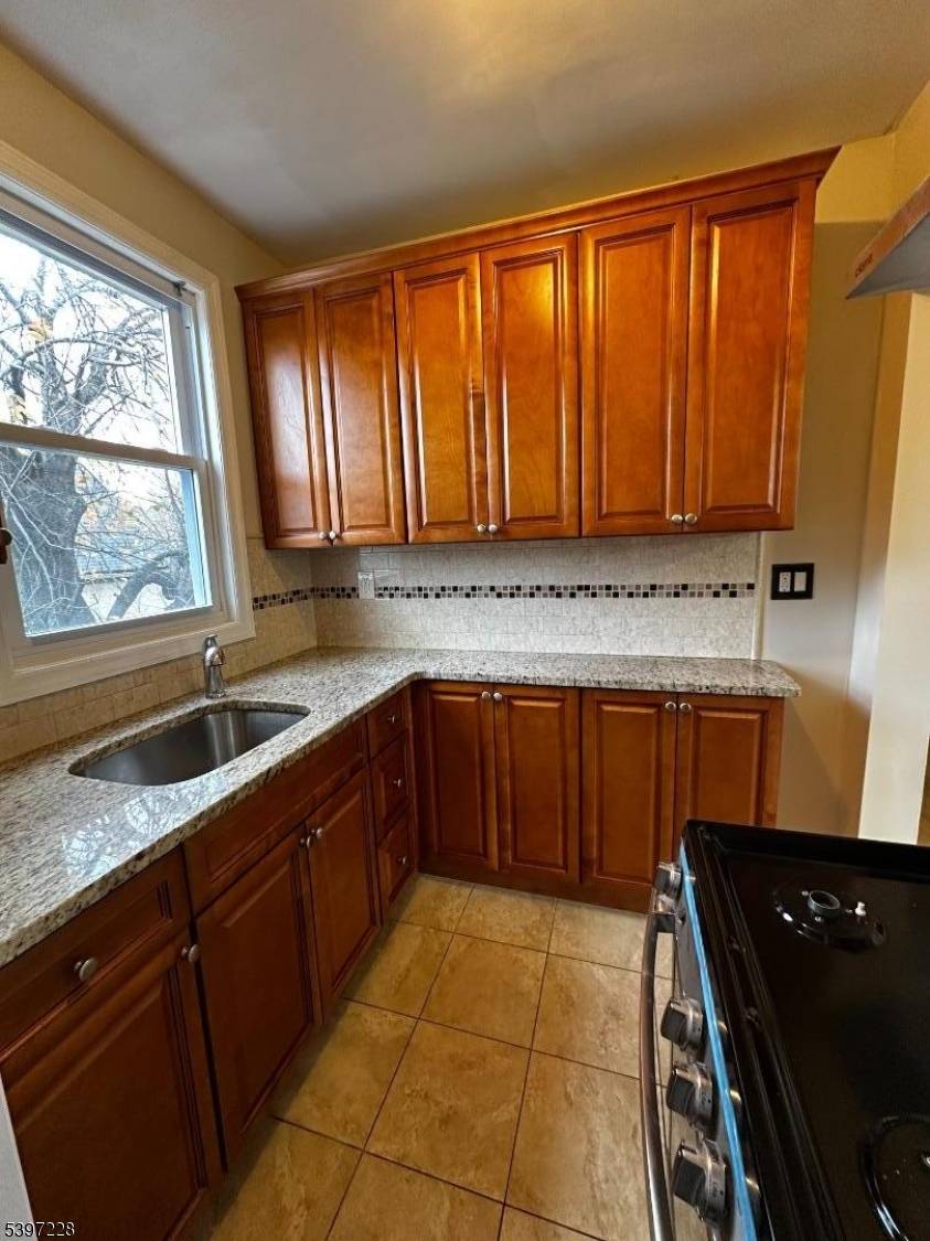 Wallington Boro, NJ 07057,33 Hayward Pl #2