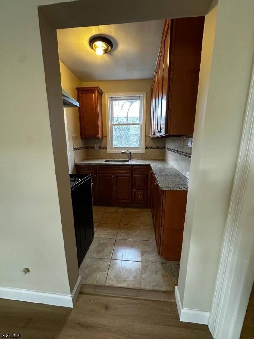 Wallington Boro, NJ 07057,33 Hayward Pl #2