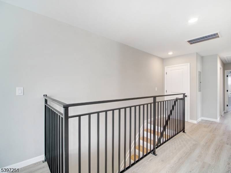 Newark City, NJ 07107,32 N 14Th St Apt 2 #2