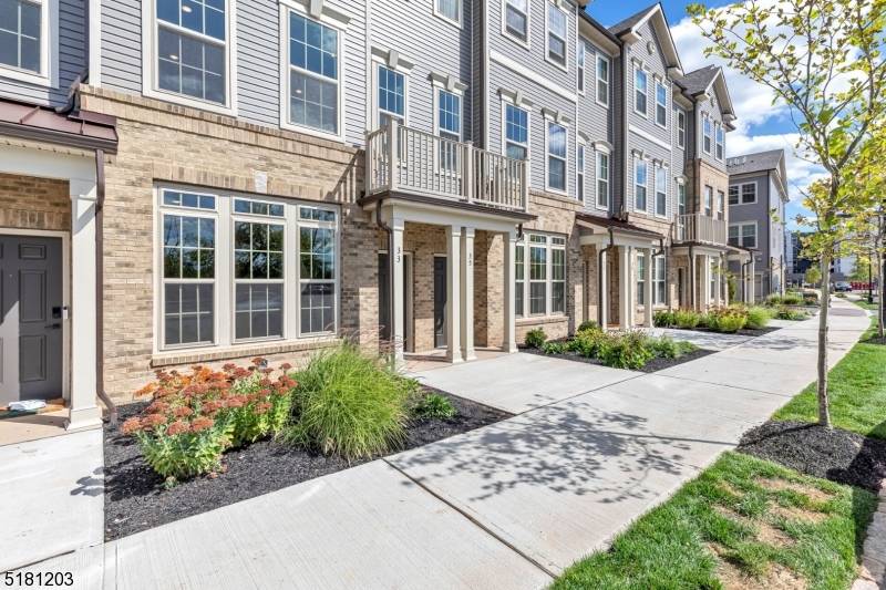 Somerville Boro, NJ 08876,1014 Station Rd #33