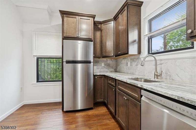 Jersey City, NJ 07304,350 Arlington Ave #1