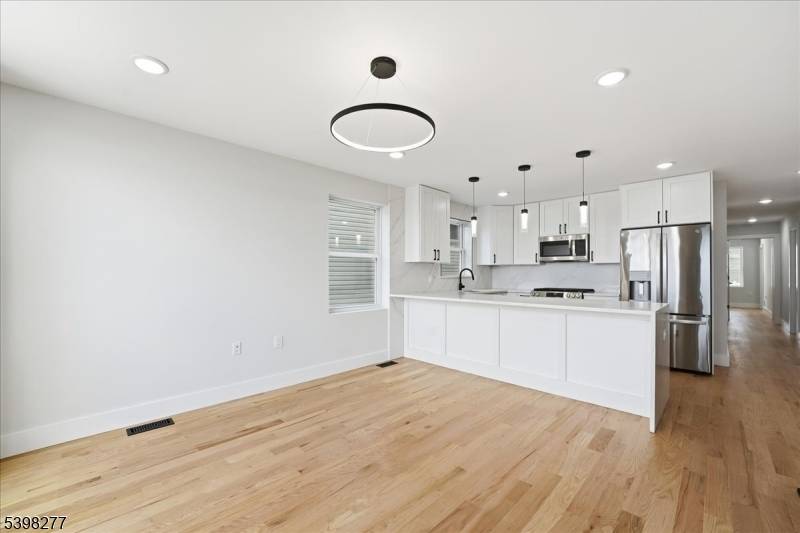 Newark City, NJ 07108,62 Hillside Ave #1