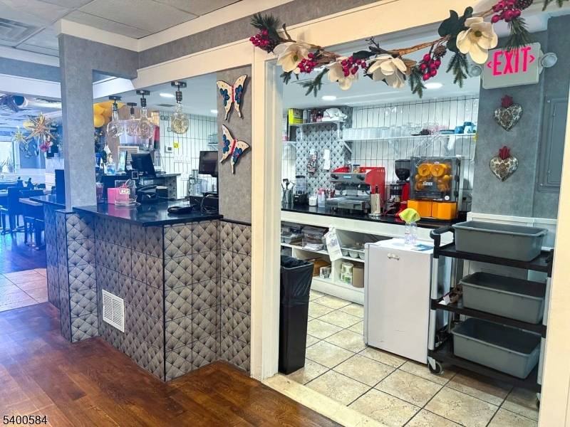 East Rutherford Boro, NJ 07073,132 Park Ave