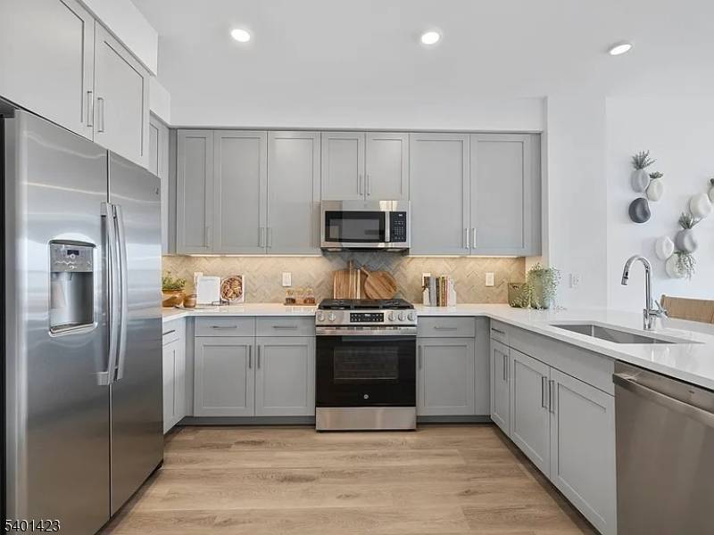 2000 Schindler #B20, South Amboy City, NJ 08879