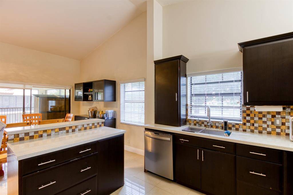 Deerfield Beach, FL 33442,612 Freedom Ct #612