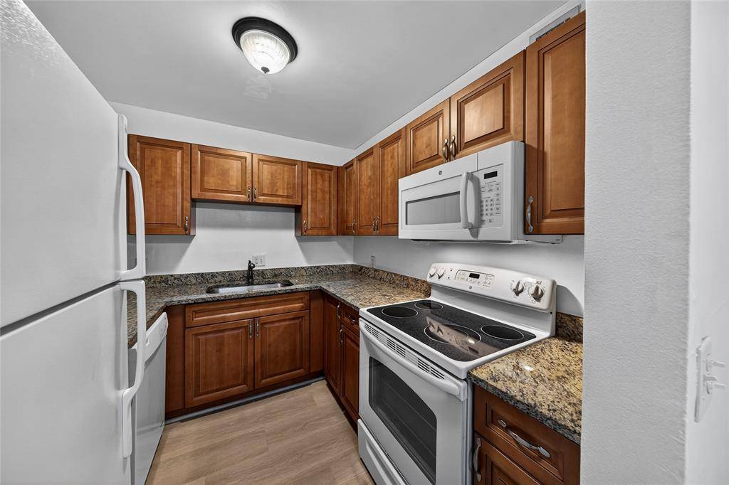 Lighthouse Point, FL 33064,2201 NE 36th St #107