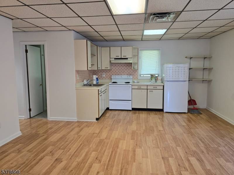 Vernon Twp., NJ 07462,1 State Rt 94 #E&F