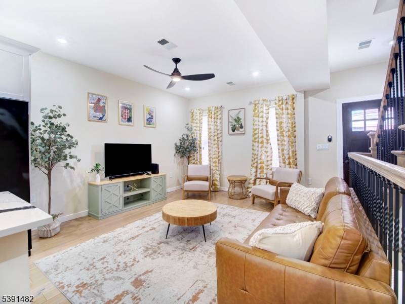 Newark City, NJ 07102,16 Eagles St