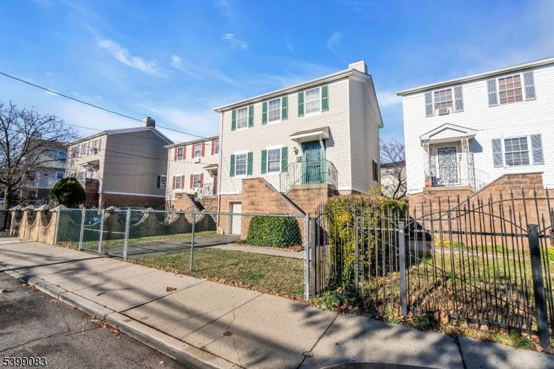 Newark City, NJ 07104,79 Crane St