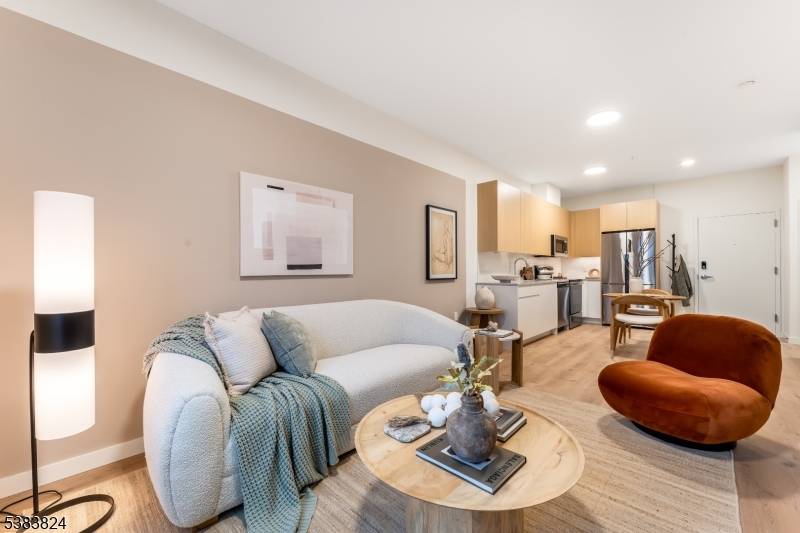 East Orange City, NJ 07018,431 Dr Mlk Jr Blvd #329