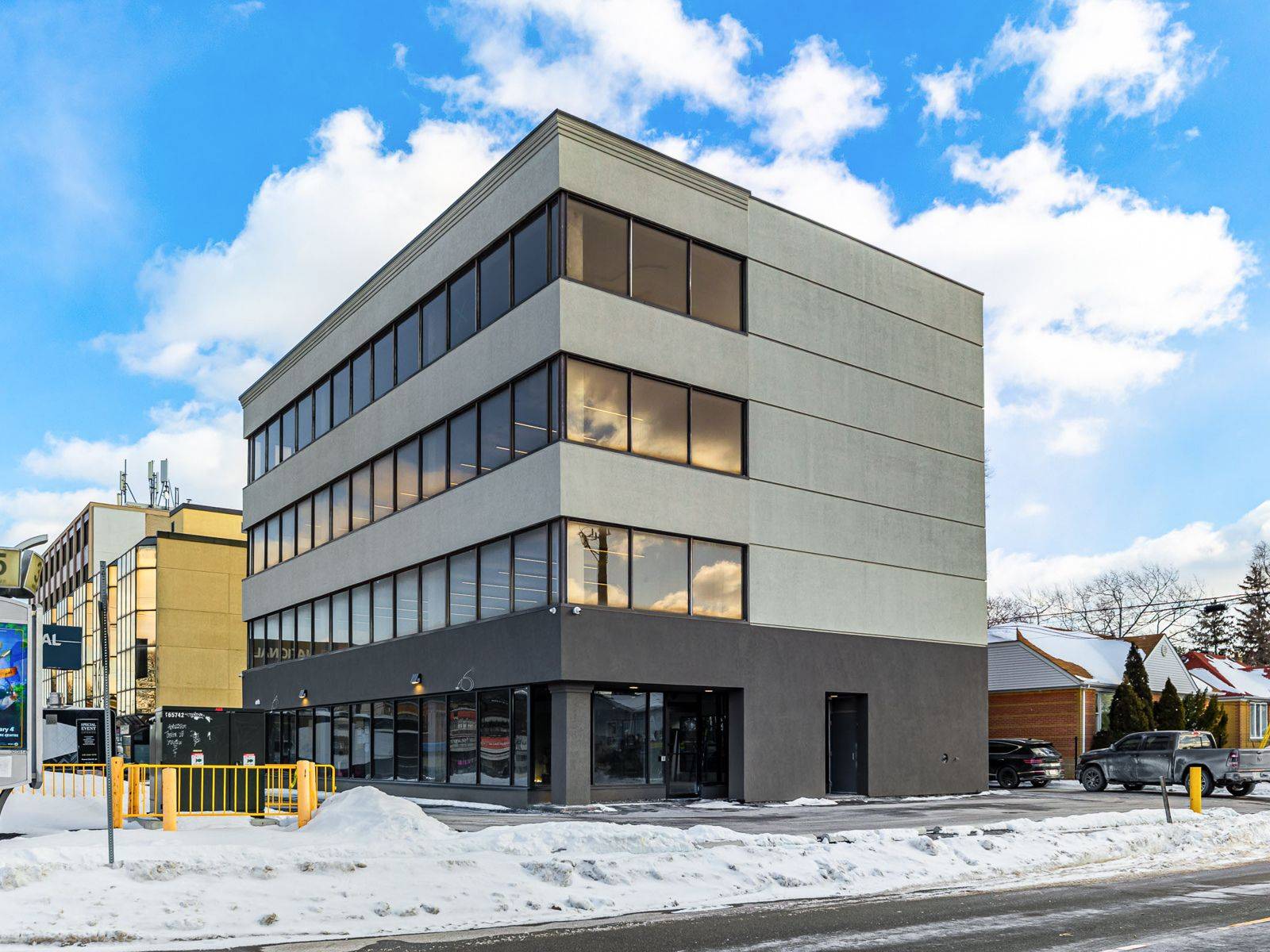 345 Wilson AVE #100-400, Toronto C06, ON M3H 5W1