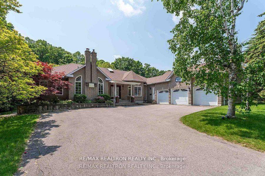 Aurora, ON L4G 6M1,15 Treegrove CIR