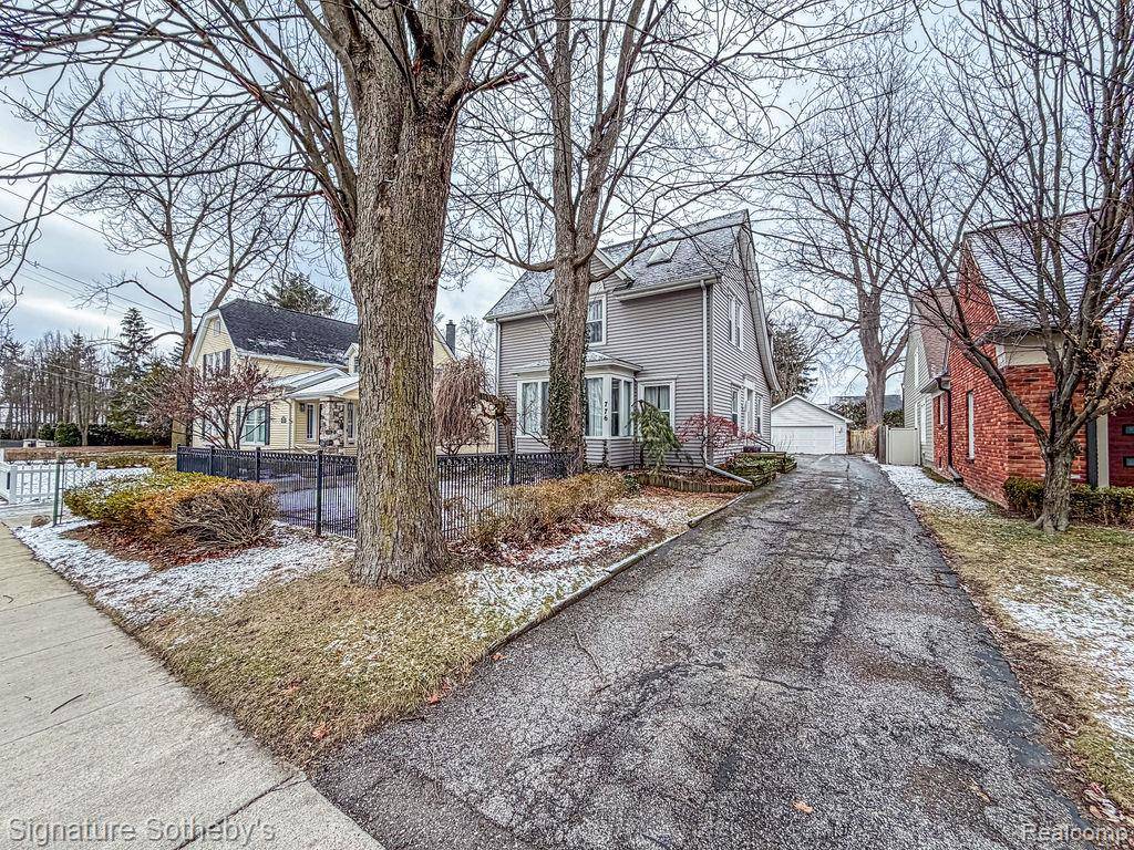 Birmingham, MI 48009,776 Southfield RD