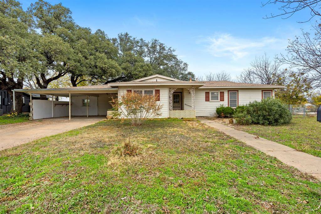 San Saba, TX 76877,1002 W Woodlawn Street