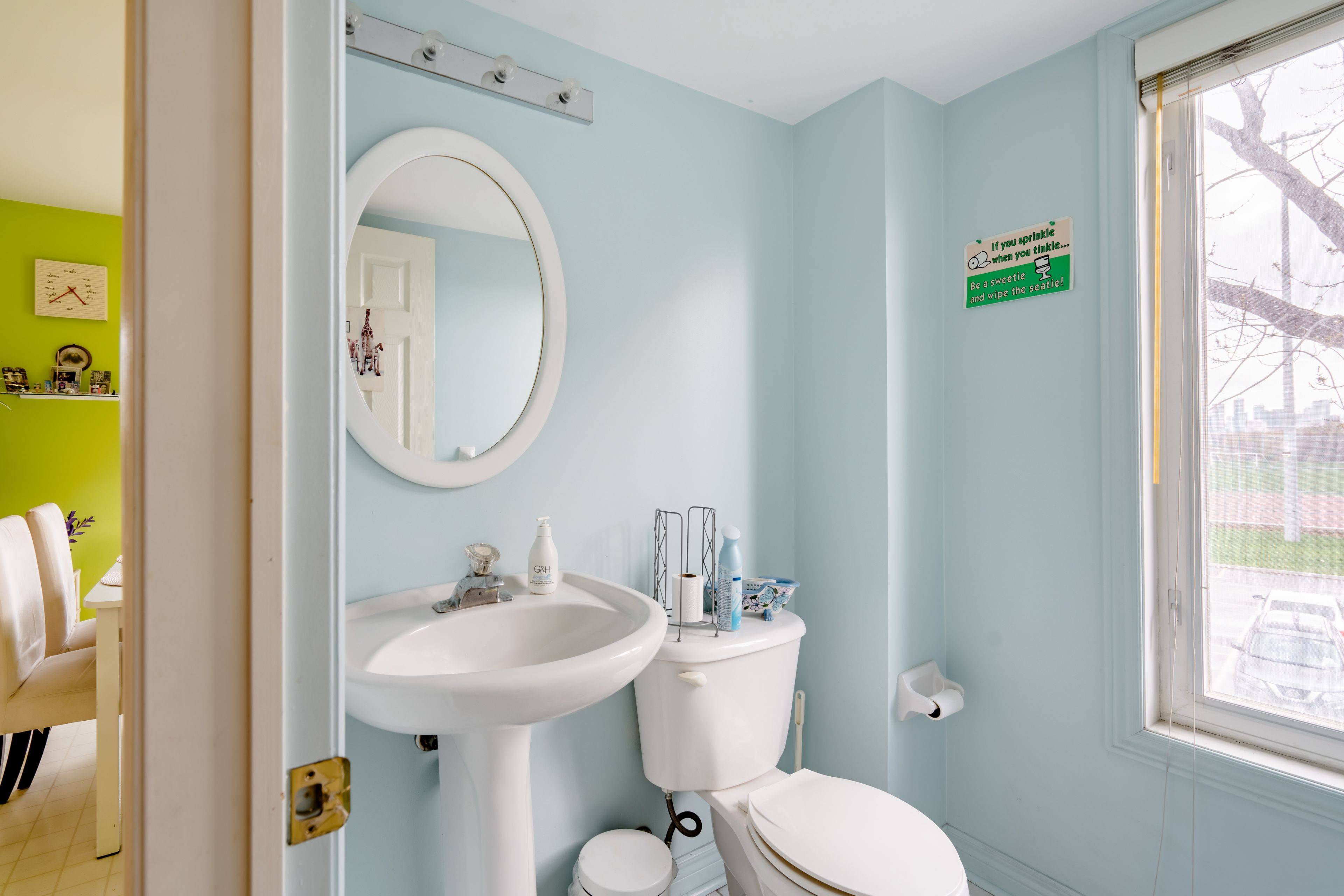 Toronto C11, ON M4H 1R3,6A Leaside Park DR