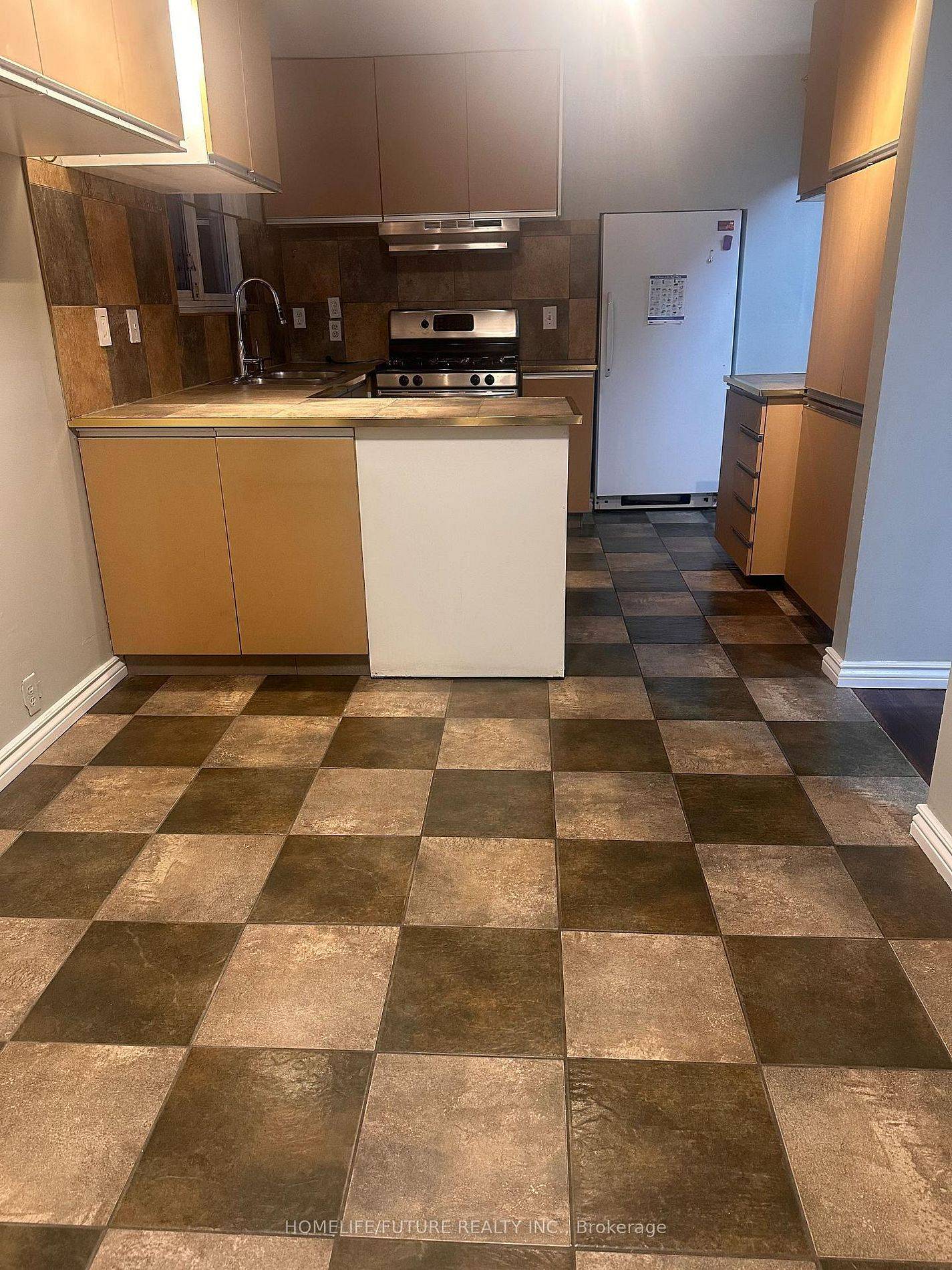 Toronto E11, ON M1B 1S5,77 Snowball CRES #Main