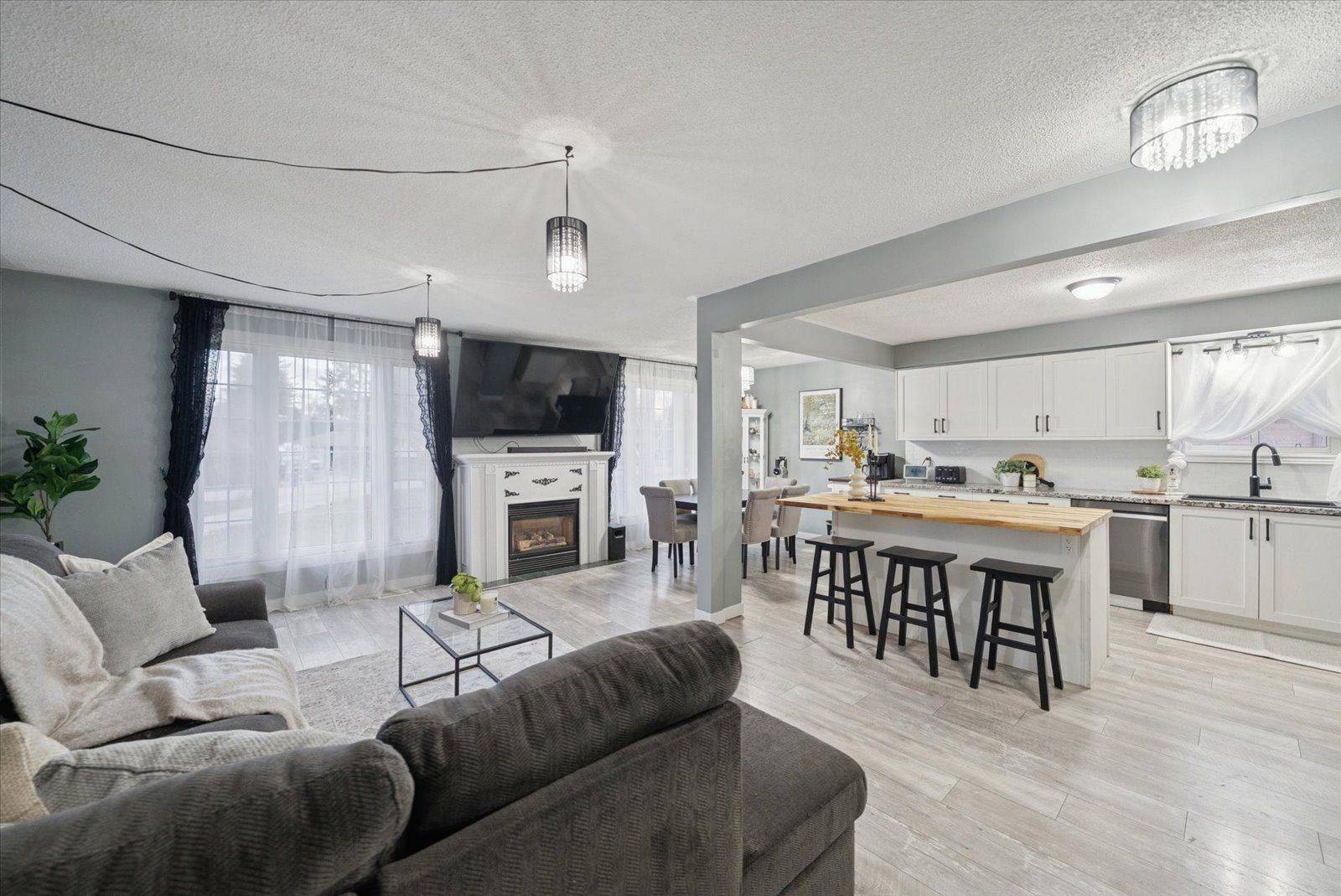 Georgina, ON L0E 1R0,5 Burke ST