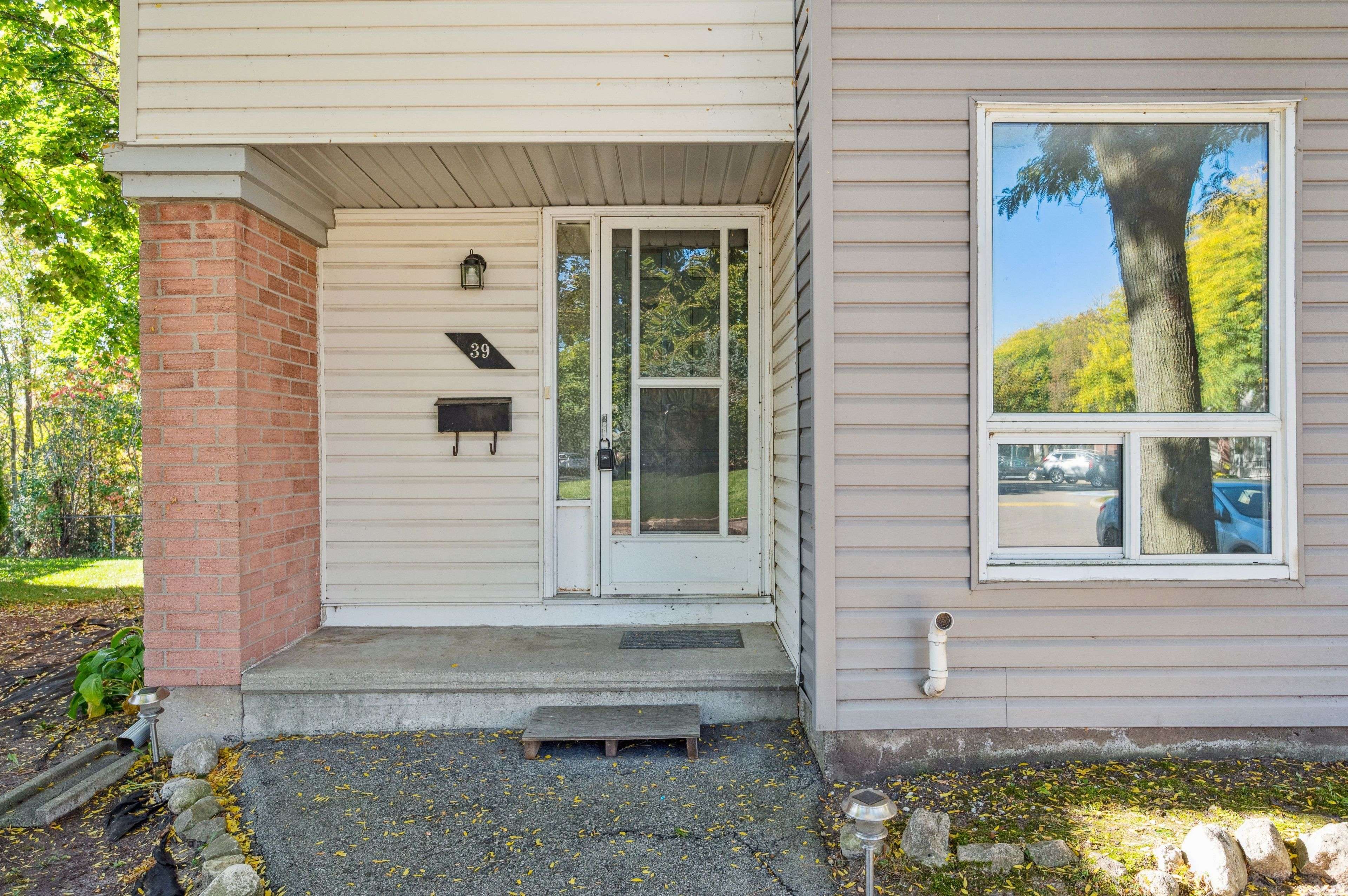 Guelph, ON N1H 8B4,40 Imperial RD N #39