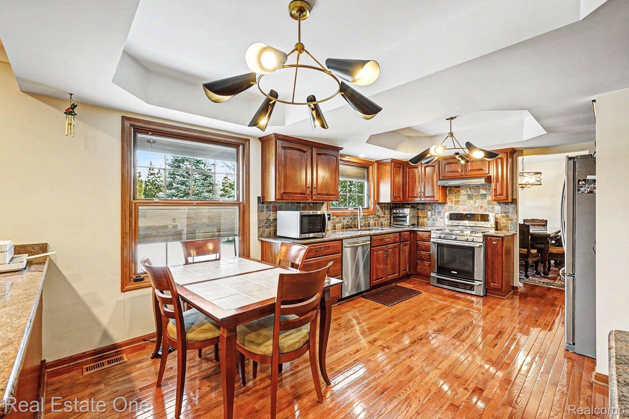 Troy, MI 48085,2141 Michele DR