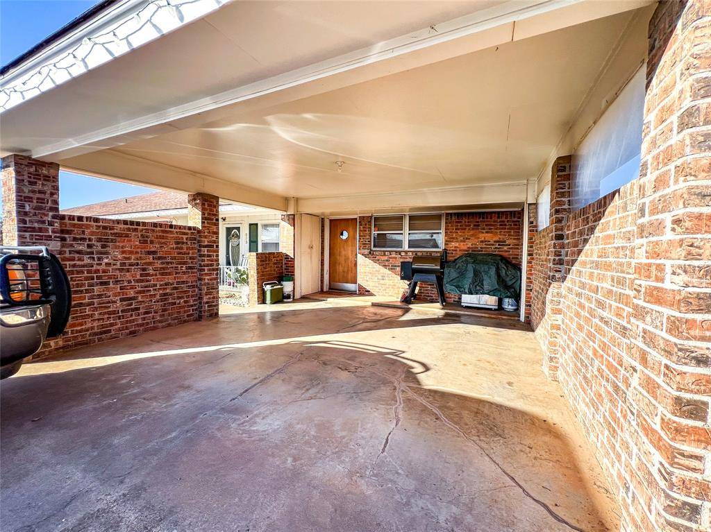 Aspermont, TX 79502,833 Smith Street