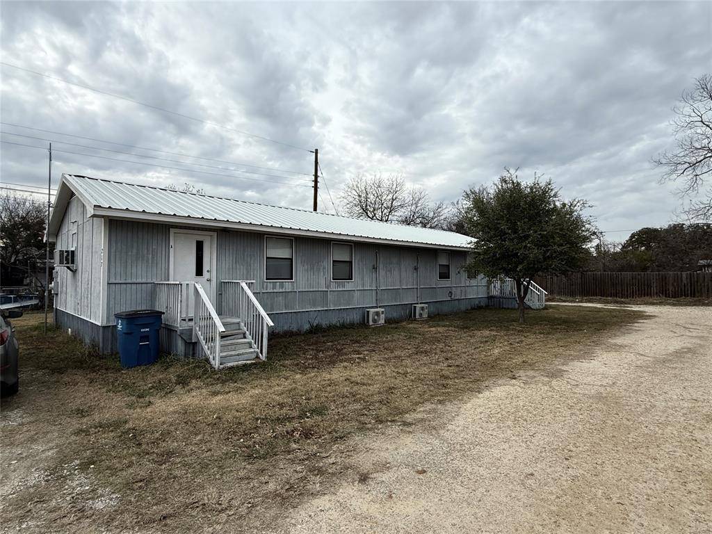 217 2nd Street, Cross Plains, TX 76443