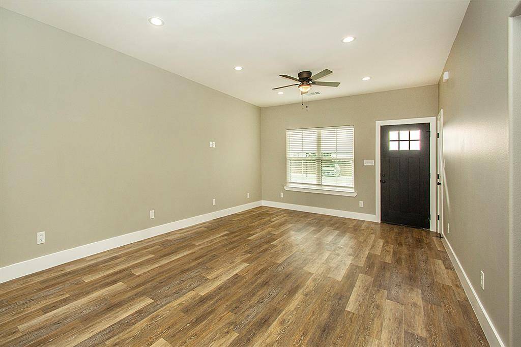 Whitesboro, TX 76273,20496 US Hwy 377 #A