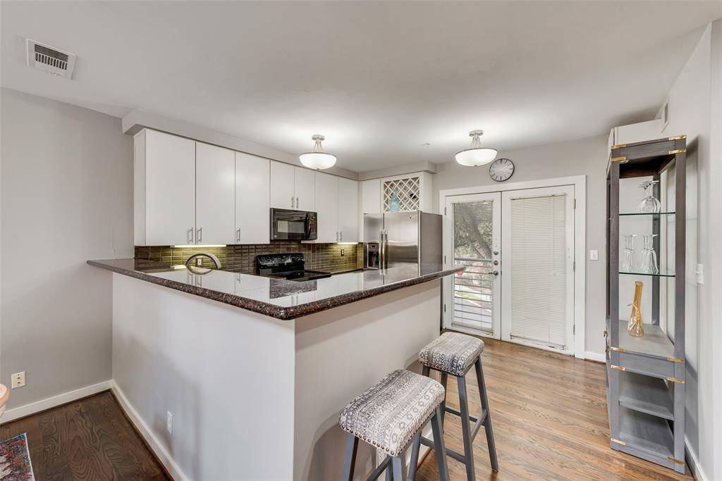 Dallas, TX 75219,3922 Gilbert Avenue #220