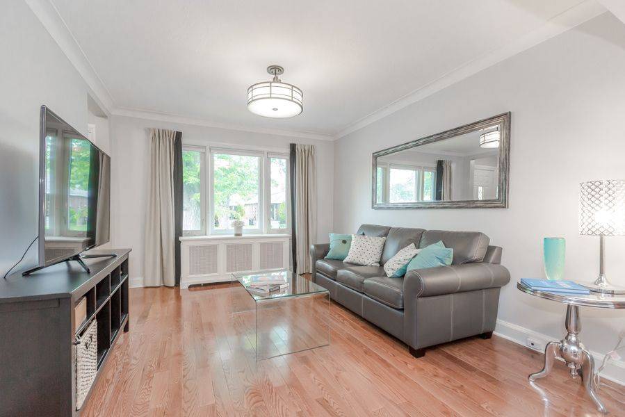 Toronto W06, ON M8V 2L7,96 ALBERT AVE