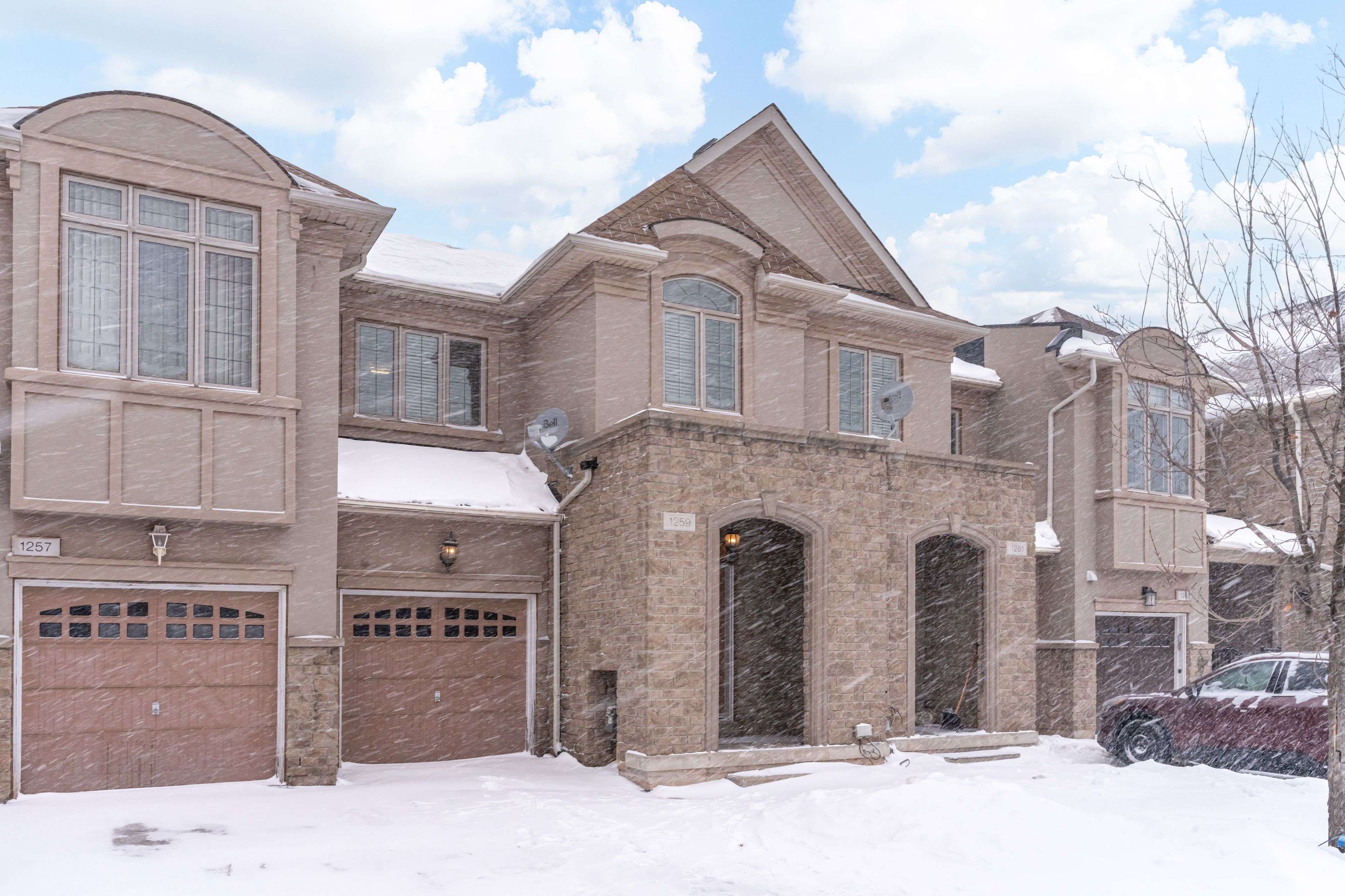 Oakville, ON L6H 0B6,1259 Craigleith RD