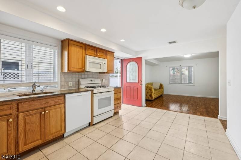 Garfield City, NJ 07026,348 River Dr #1