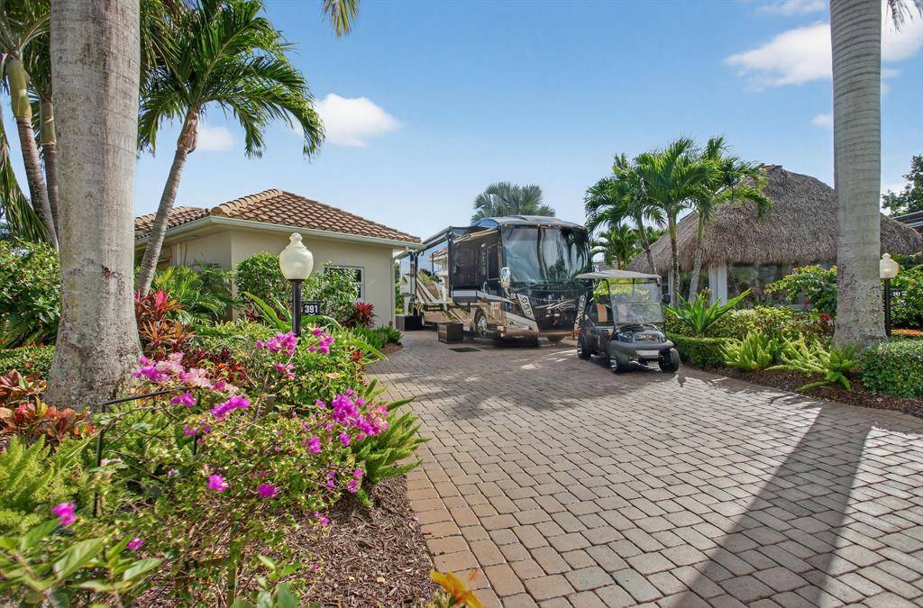 Pompano Beach, FL 33068,391 Sundial Cir #391