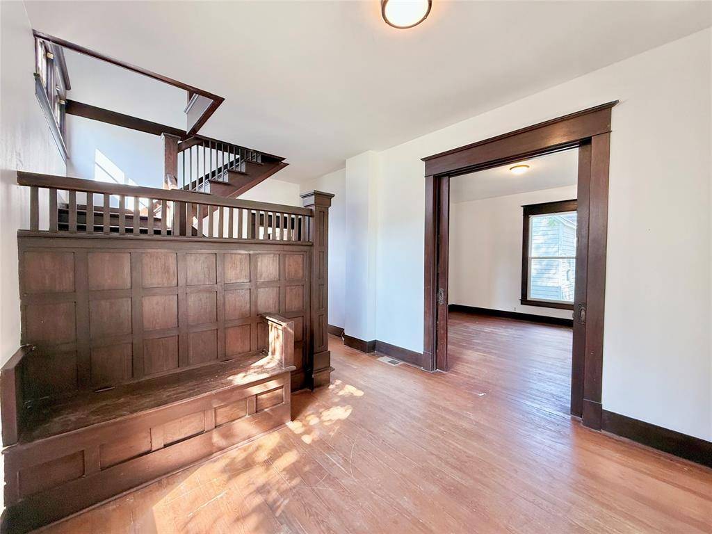 Denison, TX 75020,517 W Hull Street