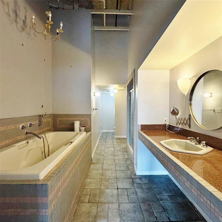 Dallas, TX 75215,2220 S Harwood Street #201