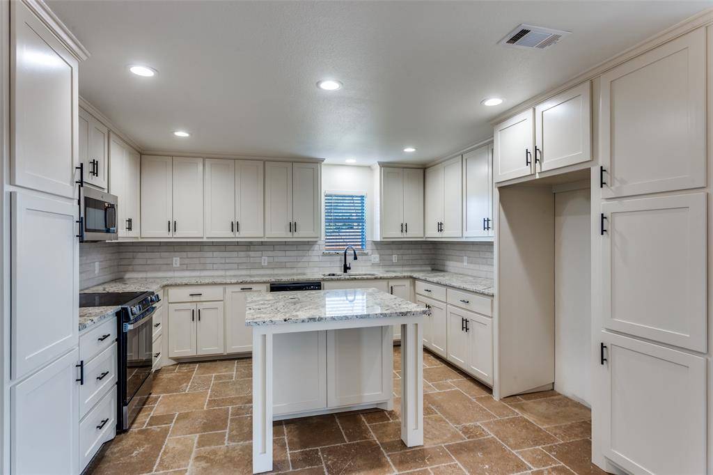 Granbury, TX 76048,1024 W Apache Trail