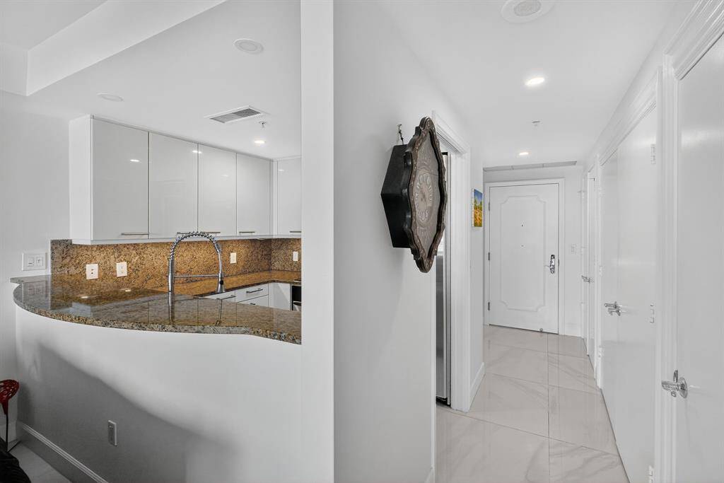 Coconut Grove, FL 33133,3350 SW 27 Ave #1207