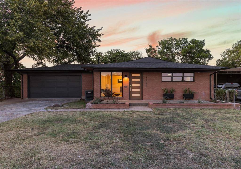 Denison, TX 75020,1609 W Woodard Street