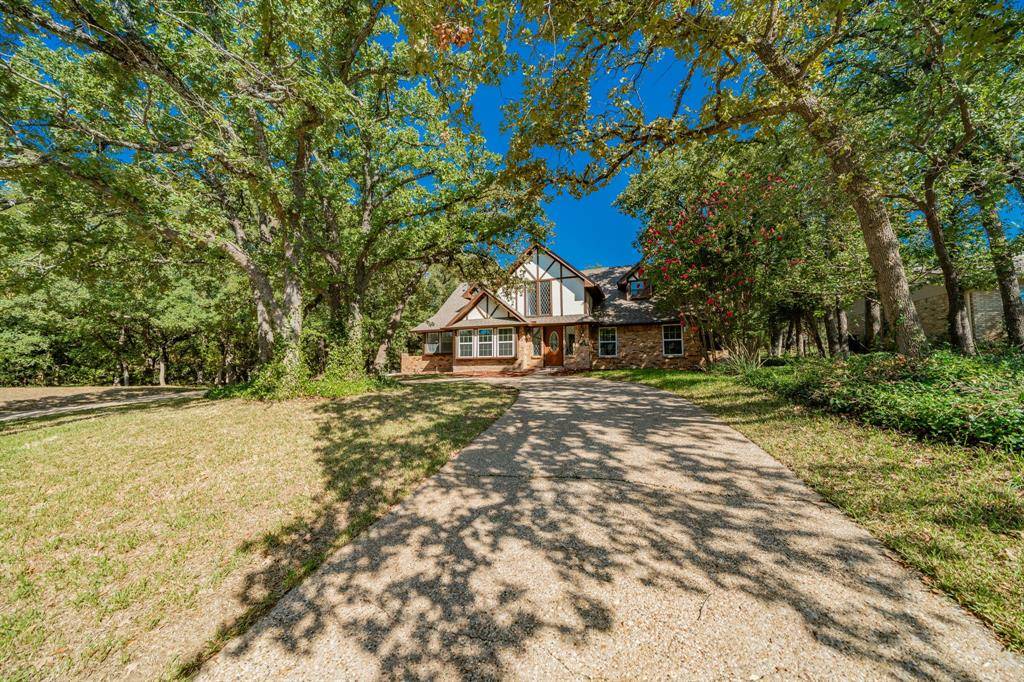 2811 Burlwood Drive, Dalworthington Gardens, TX 76016