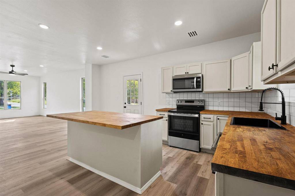 Denison, TX 75020,831 W Owing Street