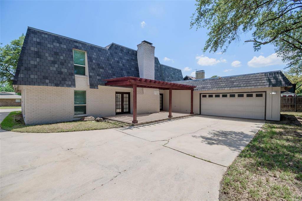 Pantego, TX 76013,3313 Country Club Road