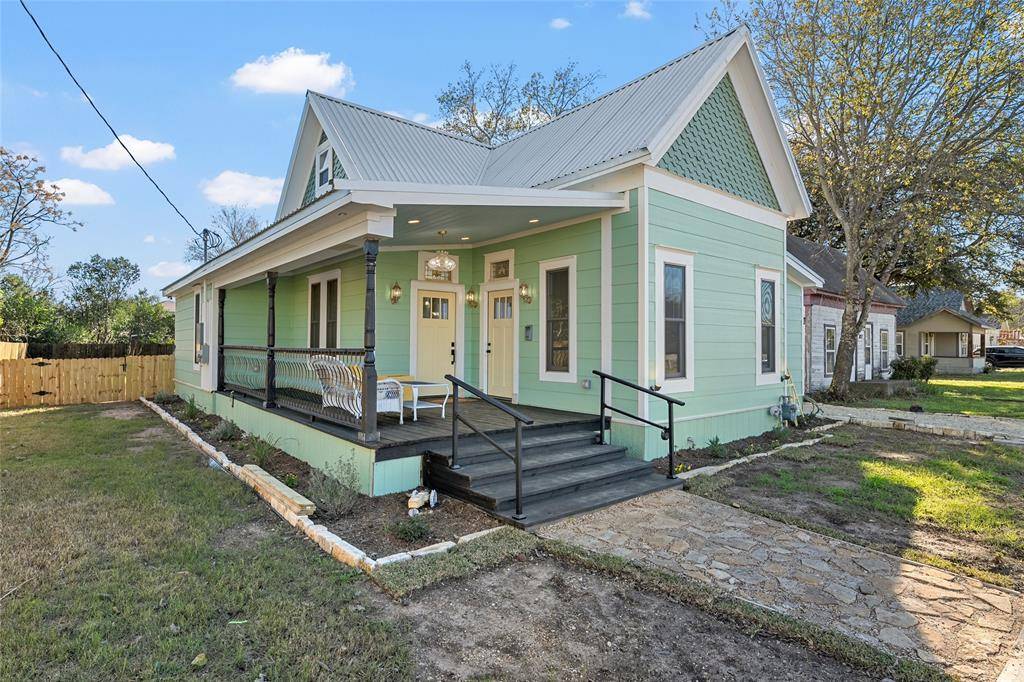 Mcgregor, TX 76657,404 6th Street W