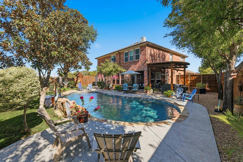 310 Salsbury Drive, Euless, TX 76040