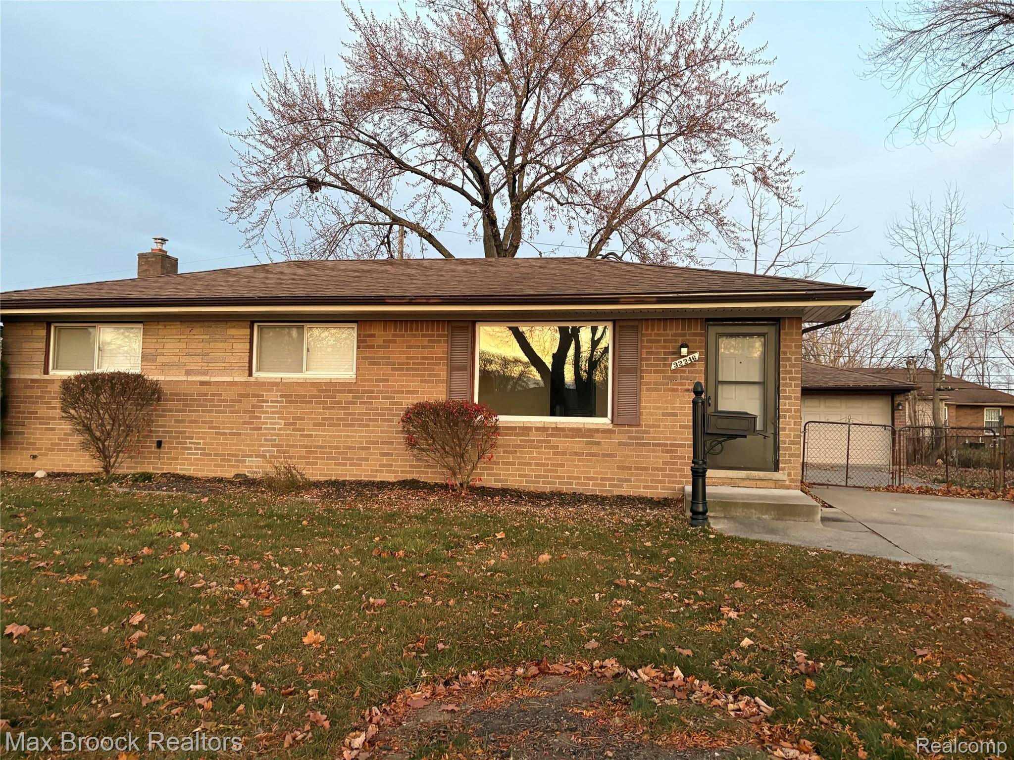 Warren, MI 48092,32246 Oakview DR