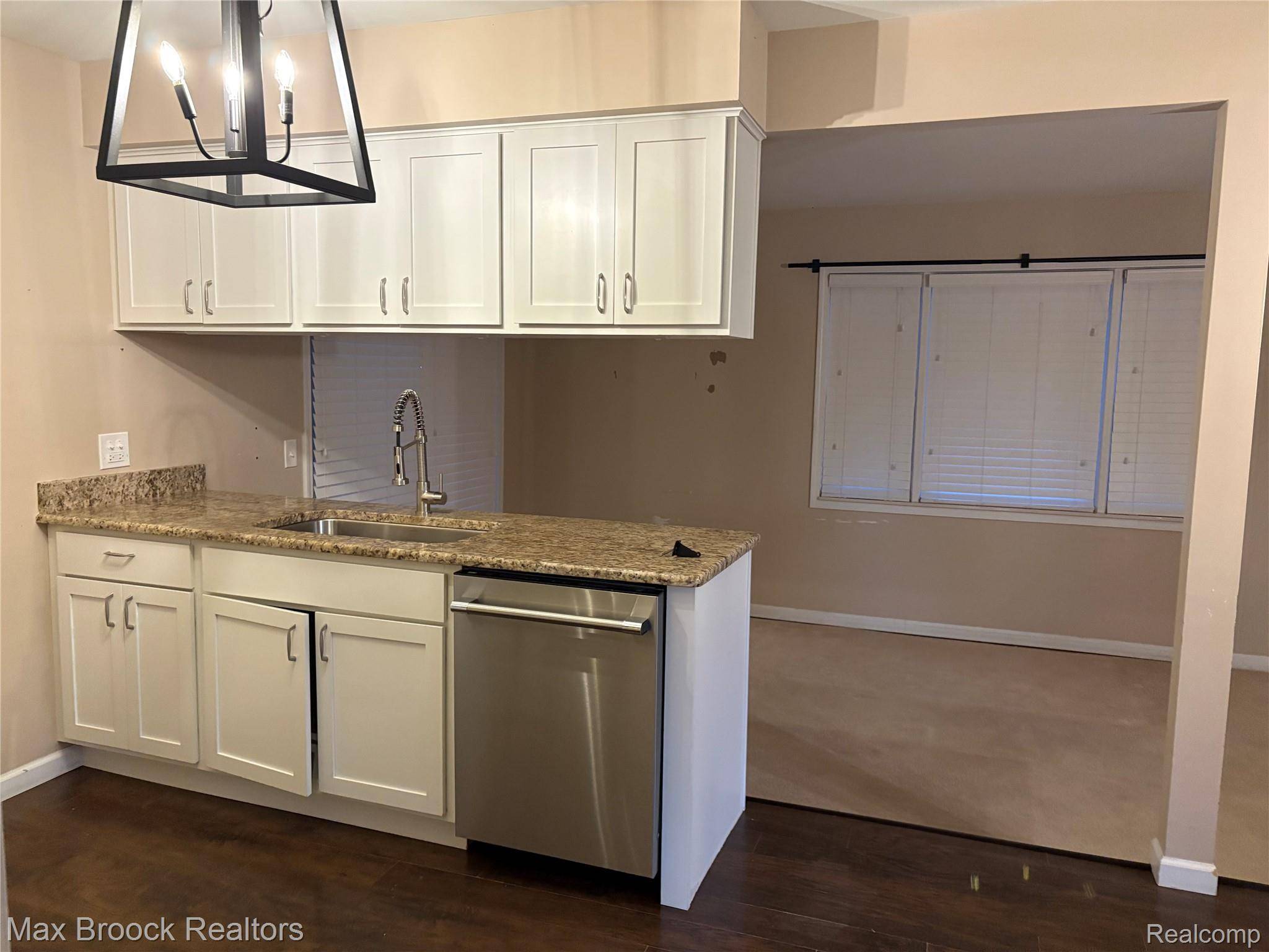 Warren, MI 48092,32246 Oakview DR