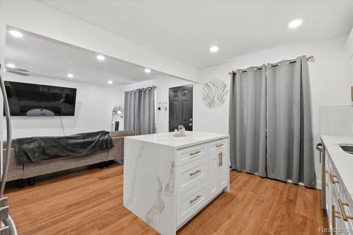 Clinton Township, MI 48035,19630 Broadacres ST