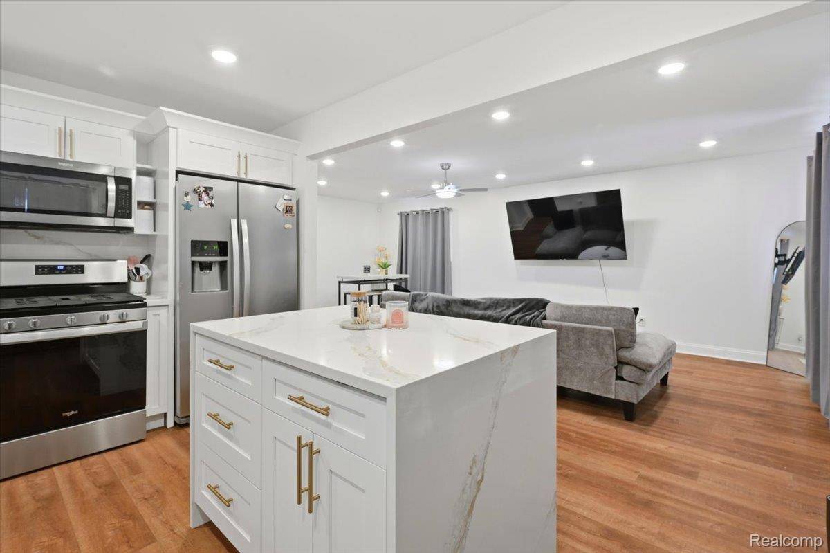 Clinton Township, MI 48035,19630 Broadacres ST